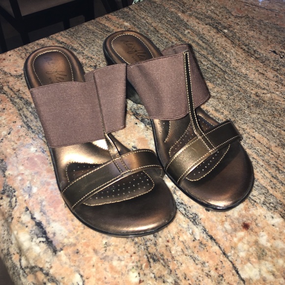 Brownish/gold sandals