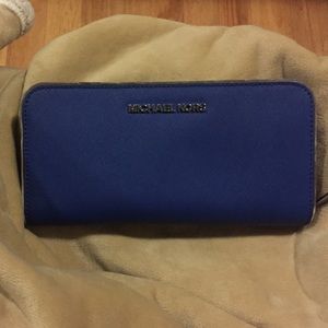 Michael kors wallet