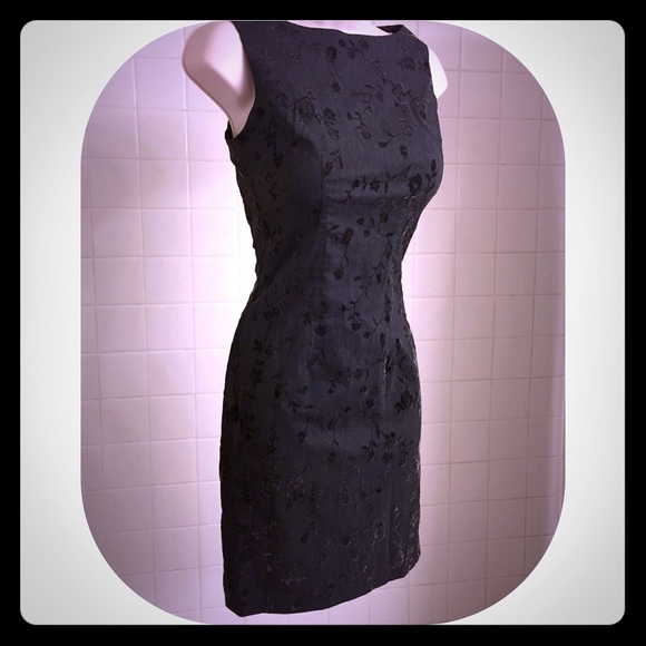 Sleeveless Black Brocade Cocktail Dress - Picture 2 of 5