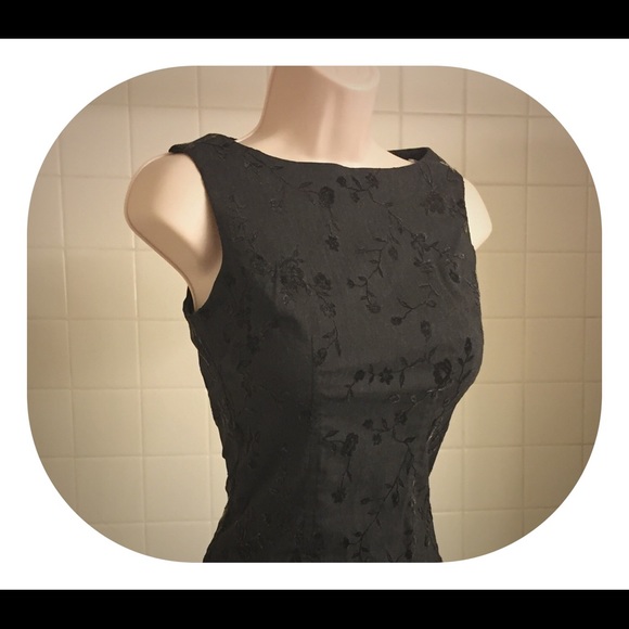 Sleeveless Black Brocade Cocktail Dress - Picture 3 of 5