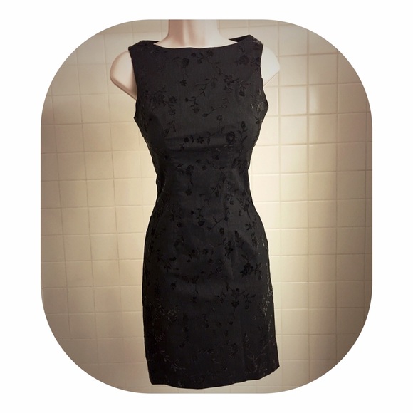 Sleeveless Black Brocade Cocktail Dress - Picture 4 of 5