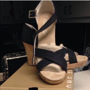 Toms black wedge