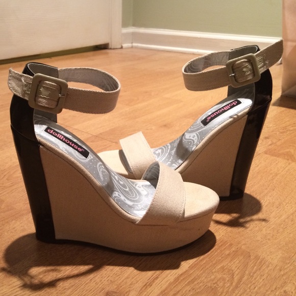 Dollhouse Patent Leather SZ 7, LIKE NEW.