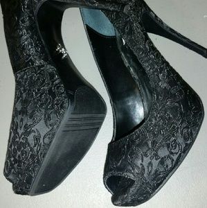 Vera Wang detailed black heel size 10