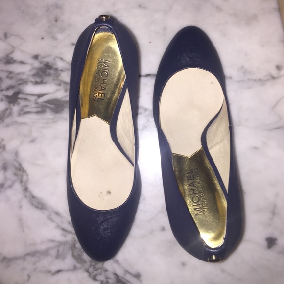 Textured navy Michael Kors pumps