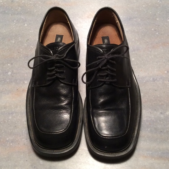 Black men's dress shoes