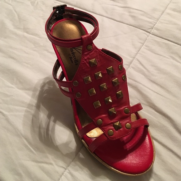 Cinderella of Boston High heel shoes. - Picture 2 of 3