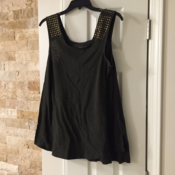 Maternity sleeveless shirt