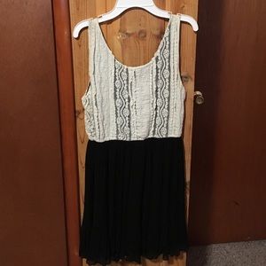 BLACK AND WHITE LACE DRESS
