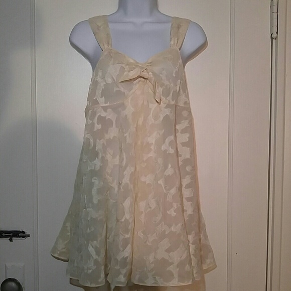 Victoria's Secret small ivory nightie