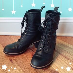 Dr Martens Lace-up Black Leather Boots
