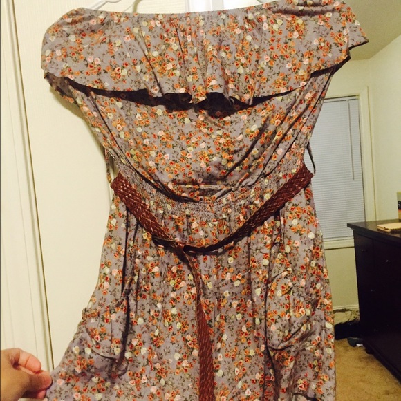 🚺 Strapless Forever 21 Flower Patterned Romper