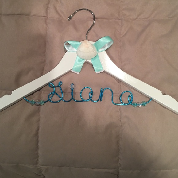Handmade Hanger - Giana