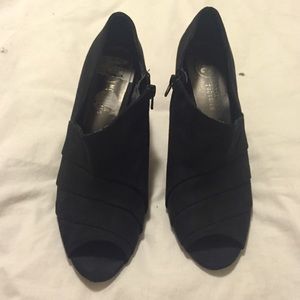 Mootsies Tootsies black peeptoe heel