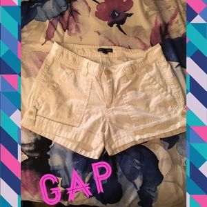 GAP WHITE SHORTS..SIZE 4