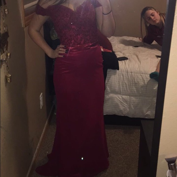 BEAUTIFUL RED PROM DRESS