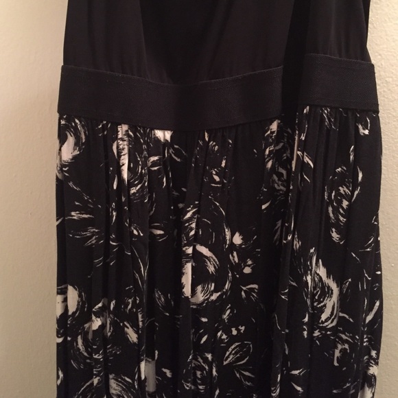 ☀️ SALE ☀️Flirty Zip Up - Picture 2 of 3