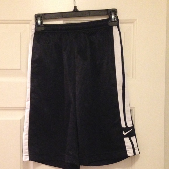 Boys medium Nike shorts