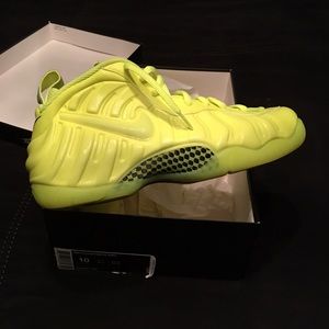 Volt Nike foams