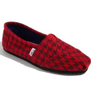 NWT Red and Black Houndstooth TOMS