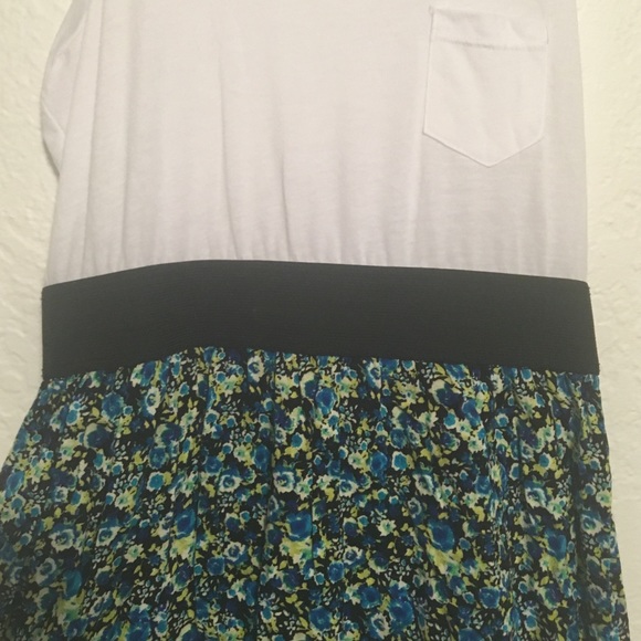 Casual Floral Dress - Picture 2 of 3