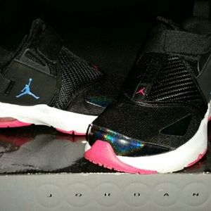 SOLD-  Nike Jordan youth size 6