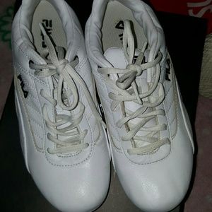 black and white fila sneakers