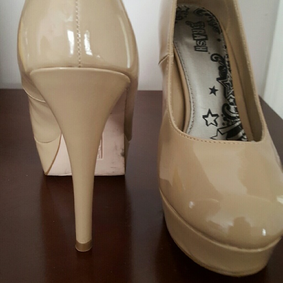 BEIGE  PUMP - Picture 1 of 2