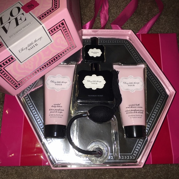 New VS Noir Perfume Gift Set