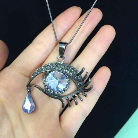 Eyes and teardrop pendant necklace