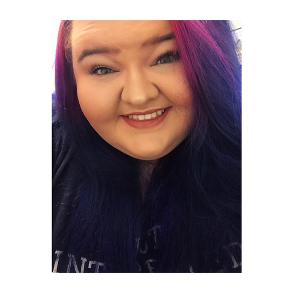 Meet Your Posher, Sara. - Picture 1 of 1