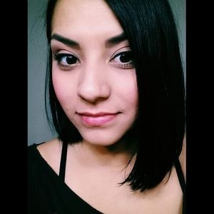 Meet your Posher, Estefania