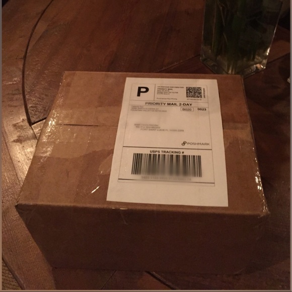 Packed and Shipped💋 - Picture 1 of 5