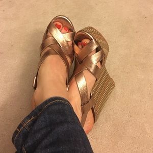 Vince Camuto Hattie wedges platforms bronze 6.5