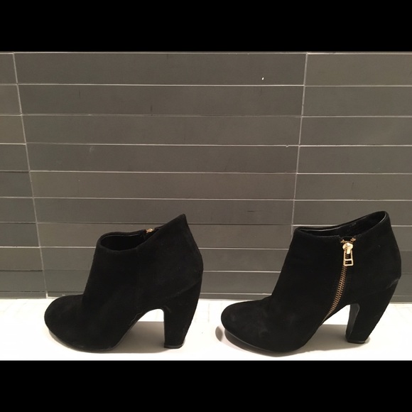 Black Suede Steve Madden "Panelope" Bootie Size 8