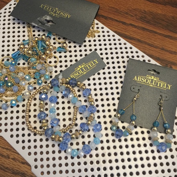 Matching set necklace, bracelet & earrings NEW