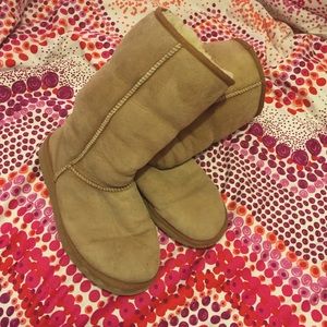 Very worn Chestnut Uggs