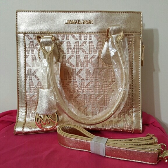 Mk purse.
