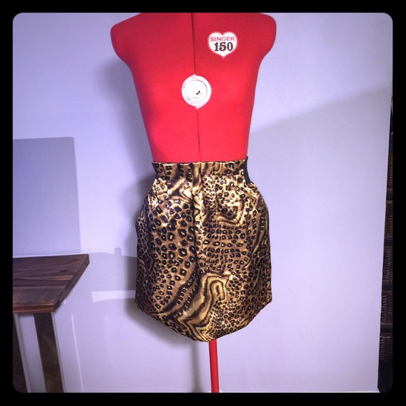 Cute leopard print mini skirt size sm
