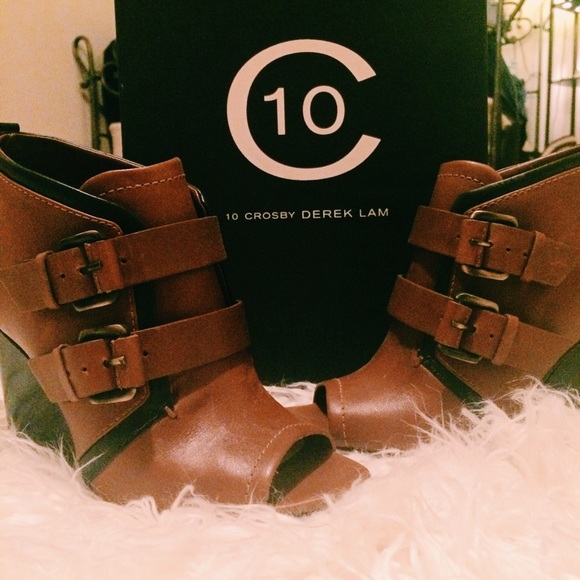 🚫SOLD🚫10 Crosby Derek Lam Buckle open toe wedge
