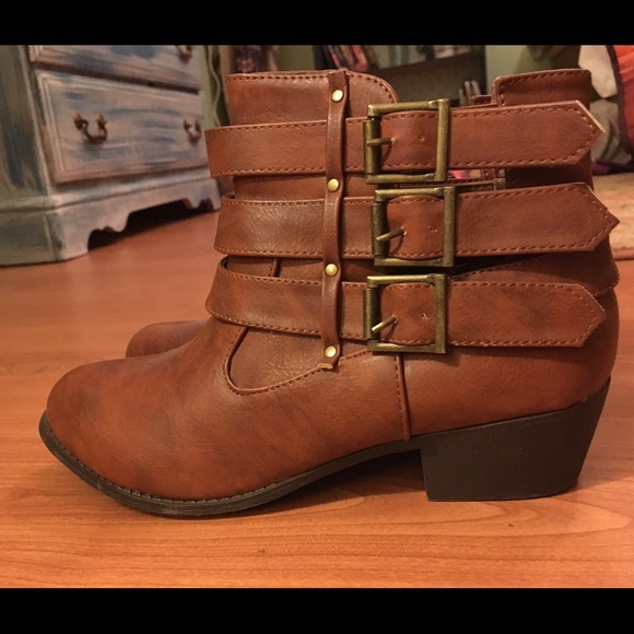 Super cute buckle ankle boots