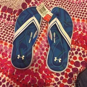New with tags under armour flip flops
