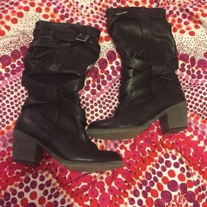 Heeled black boots