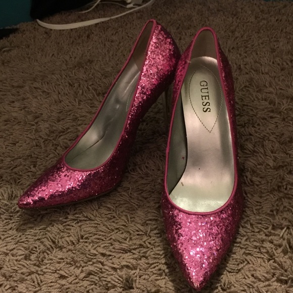 Guess Pumps