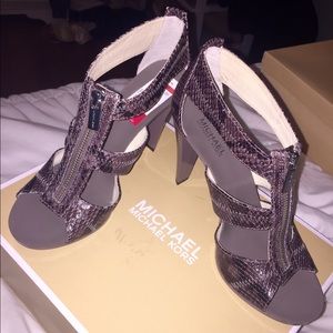 Michael Kohrs T-strap sandal heels