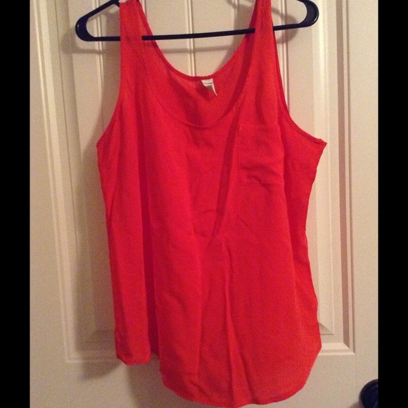 2 Old Navy tops - Picture 2 of 3