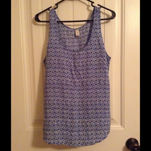 2 Old Navy tops - Picture 3 of 3