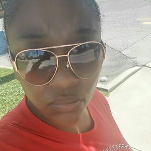 Meet your Posher, Latesha