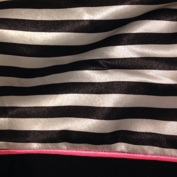 Black and white stripe coat - Picture 4 of 4