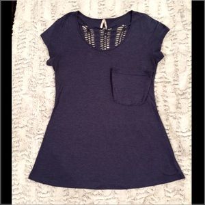 TWIST KNOT CUT OUT TOP